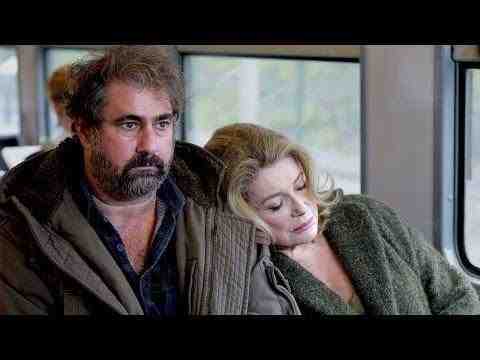 Dans la cour - trailer